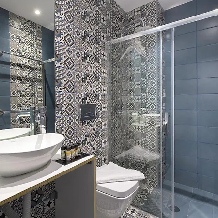 Alley 7, Old Town 4*