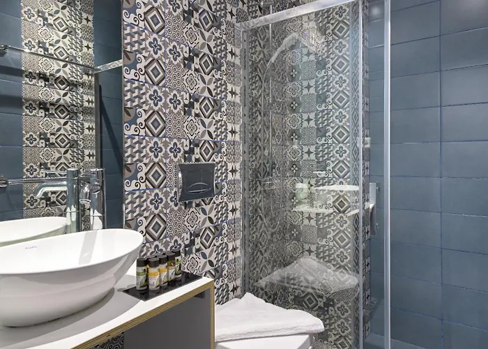 Alley 7, Old Town 4*