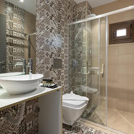 Alley 7, Old Town 4*