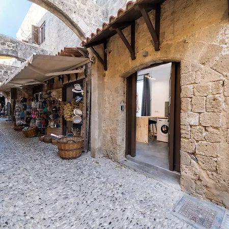 בית הארחה Alley 7, Old Town 4*