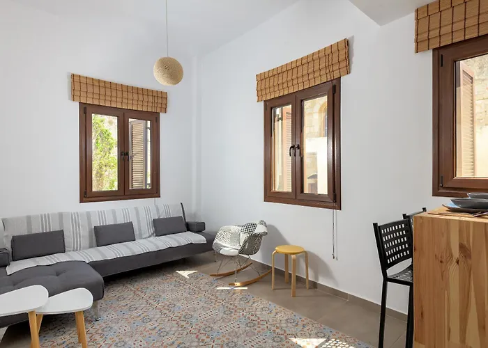 Alley 7, Old Town Konukevi