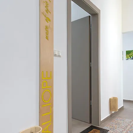 Alley 7, Old Town 4*